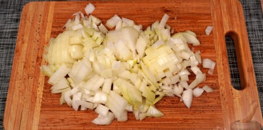 Фото приготовления рецепта: Паприкаш из кролика с грибами - шаг №3