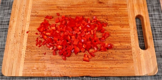 Фото приготовления рецепта: Паприкаш из кролика с грибами - шаг №4