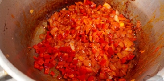 Фото приготовления рецепта: Паприкаш из кролика с грибами - шаг №11