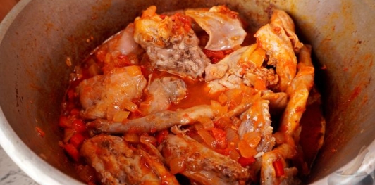 Фото приготовления рецепта: Паприкаш из кролика с грибами - шаг №13