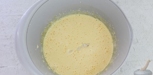 Фото приготовления рецепта: Пасхальные бабы на сливках и желтках - шаг №9