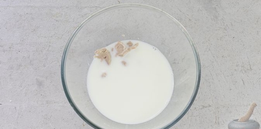 Фото приготовления рецепта: Пасхальные бабы на сливках и желтках - шаг №2