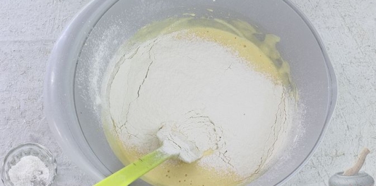 Фото приготовления рецепта: Пасхальные бабы на сливках и желтках - шаг №10