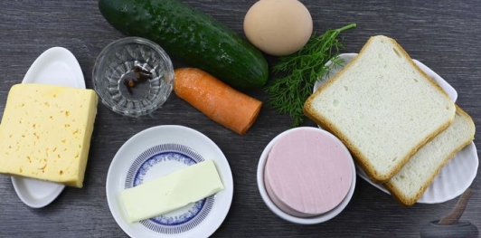 Фото приготовления рецепта: Пасхальные бутерброды "Кролики" - шаг №1