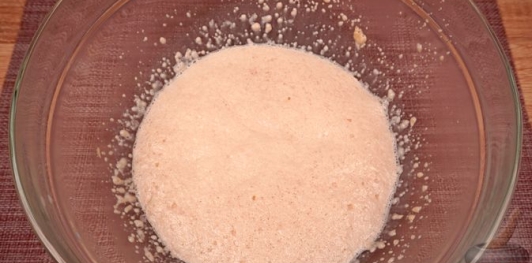 Фото приготовления рецепта: Пасхальный чорег (турецкий кулич-косичка) - шаг №12