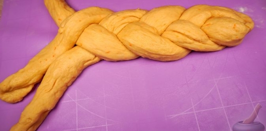 Фото приготовления рецепта: Пасхальный чорег (турецкий кулич-косичка) - шаг №21