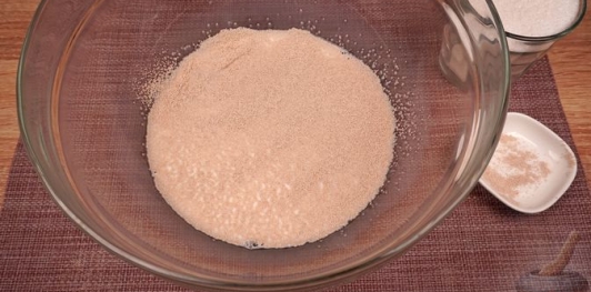 Фото приготовления рецепта: Пасхальный чорег (турецкий кулич-косичка) - шаг №2