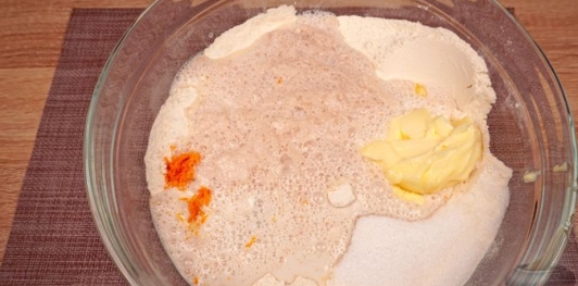 Фото приготовления рецепта: Пасхальный чорег (турецкий кулич-косичка) - шаг №13