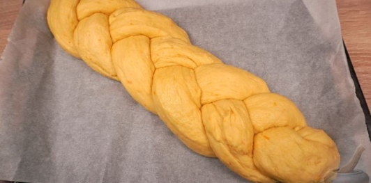 Фото приготовления рецепта: Пасхальный чорег (турецкий кулич-косичка) - шаг №23