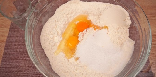 Фото приготовления рецепта: Пасхальный чорег (турецкий кулич-косичка) - шаг №8