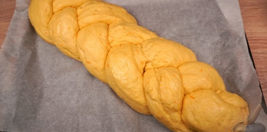 Фото приготовления рецепта: Пасхальный чорег (турецкий кулич-косичка) - шаг №26