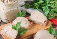 Паштет из рыбных консервов, яиц и сыра