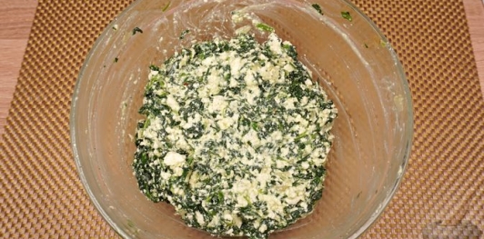 Фото приготовления рецепта: Пирожки-лепёшки со шпинатом и сыром (на сковороде) - шаг №20