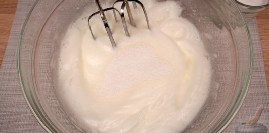 Фото приготовления рецепта: Рулет "Будапештский" - шаг №4