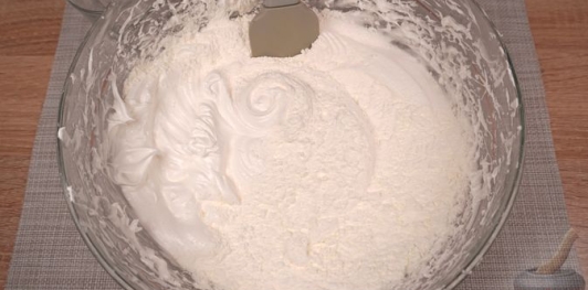 Фото приготовления рецепта: Рулет "Будапештский" - шаг №6