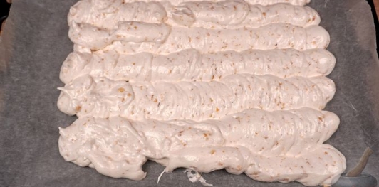 Фото приготовления рецепта: Рулет "Будапештский" - шаг №9