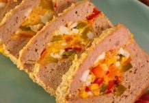 Рулет из фарша с яйцами и сладким перцем