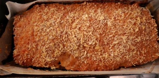 Фото приготовления рецепта: Рулет из фарша с яйцами и сладким перцем - шаг №20