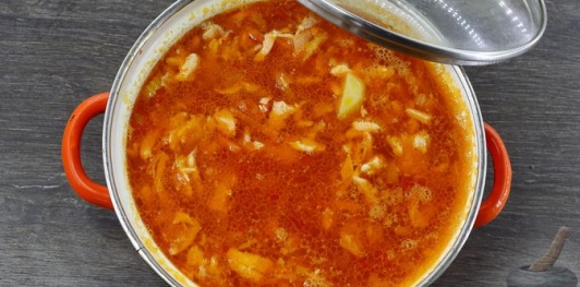 Фото приготовления рецепта: Рыбный суп с рисом и сельдереем - шаг №19