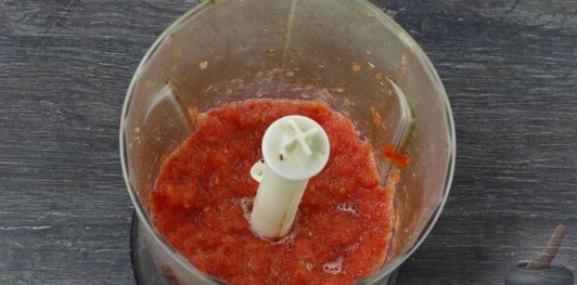 Фото приготовления рецепта: Рыбный суп с рисом и сельдереем - шаг №8