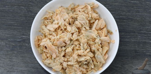 Фото приготовления рецепта: Рыбный суп с рисом и сельдереем - шаг №16