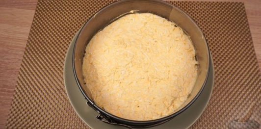 Фото приготовления рецепта: Салат из скумбрии, риса, моркови и лука - шаг №18