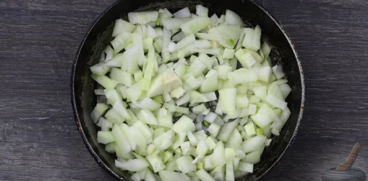 Фото приготовления рецепта: Салат "Пасхальный цыплёнок" - шаг №5