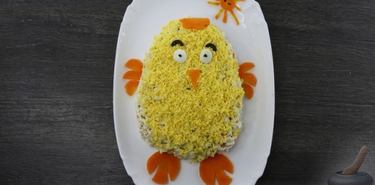 Фото приготовления рецепта: Салат "Пасхальный цыплёнок" - шаг №21