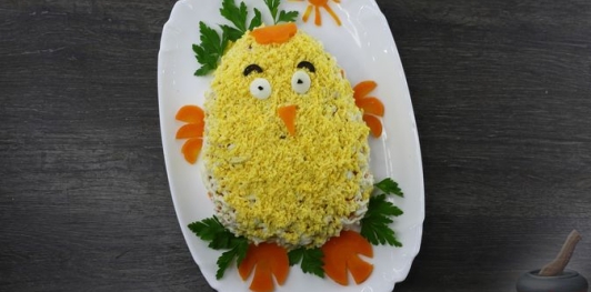 Фото приготовления рецепта: Салат "Пасхальный цыплёнок" - шаг №22