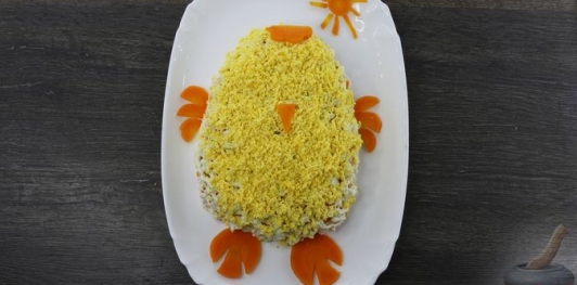 Фото приготовления рецепта: Салат "Пасхальный цыплёнок" - шаг №20