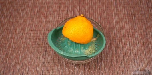 Фото приготовления рецепта: Салат "Пражский" с говядиной, перцем и яблоком - шаг №7