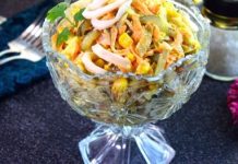 Салат с яичными блинчиками и кальмарами