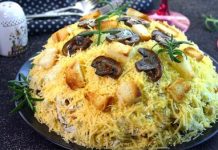 Салат с пекинской капустой, курицей и шампиньонами