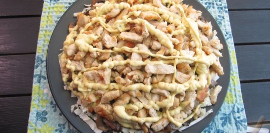 Фото приготовления рецепта: Салат с пекинской капустой, курицей и шампиньонами - шаг №23