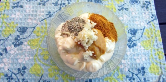 Фото приготовления рецепта: Салат с пекинской капустой, курицей и шампиньонами - шаг №14