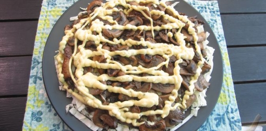 Фото приготовления рецепта: Салат с пекинской капустой, курицей и шампиньонами - шаг №21