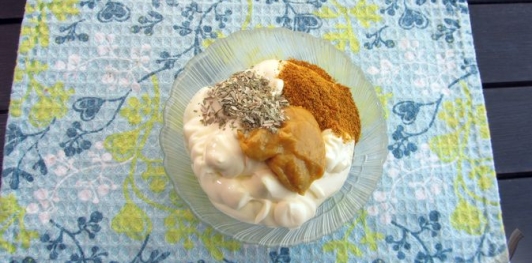 Фото приготовления рецепта: Салат с пекинской капустой, курицей и шампиньонами - шаг №13