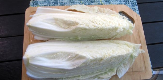 Фото приготовления рецепта: Салат с пекинской капустой, курицей и шампиньонами - шаг №16