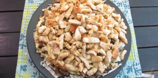 Фото приготовления рецепта: Салат с пекинской капустой, курицей и шампиньонами - шаг №22