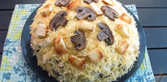 Фото приготовления рецепта: Салат с пекинской капустой, курицей и шампиньонами - шаг №27