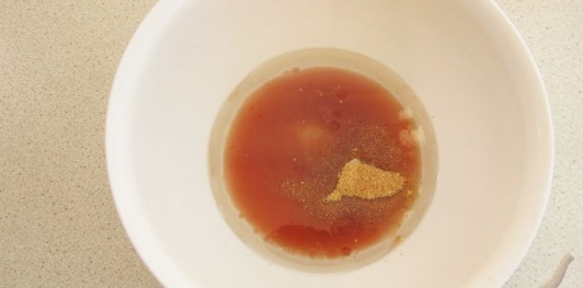 Фото приготовления рецепта: Салат с перцем, помидорами и молодым картофелем - шаг №10