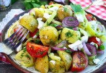 Салат с перцем, помидорами и молодым картофелем