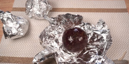 Фото приготовления рецепта: Салат "Селёдка под шубой" по-польски - шаг №3