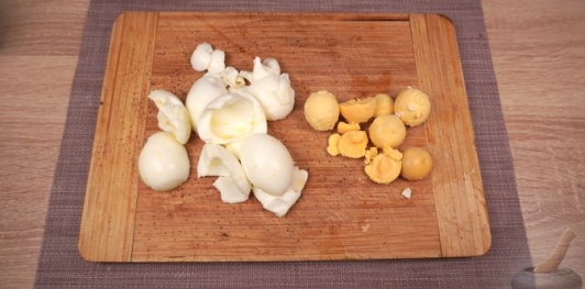 Фото приготовления рецепта: Салат "Селёдка под снегом" - шаг №8