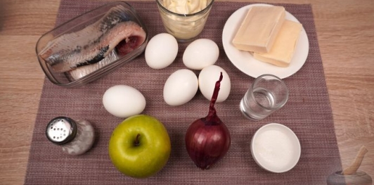 Фото приготовления рецепта: Салат "Селёдка под снегом" - шаг №1