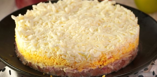 Фото приготовления рецепта: Салат "Селёдка под снегом" - шаг №19