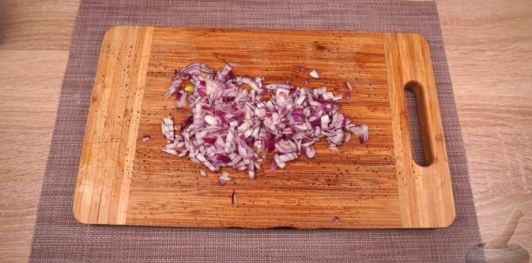 Фото приготовления рецепта: Салат "Селёдка под снегом" - шаг №3