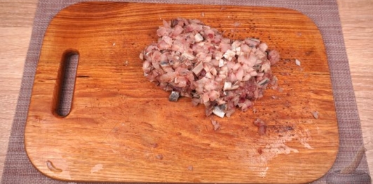 Фото приготовления рецепта: Салат "Селёдка под снегом" - шаг №5