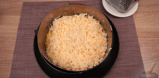 Фото приготовления рецепта: Салат "Селёдка под снегом" - шаг №15