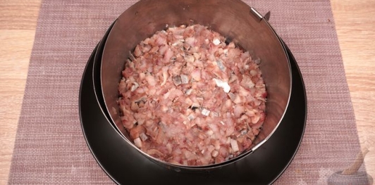 Фото приготовления рецепта: Салат "Селёдка под снегом" - шаг №6